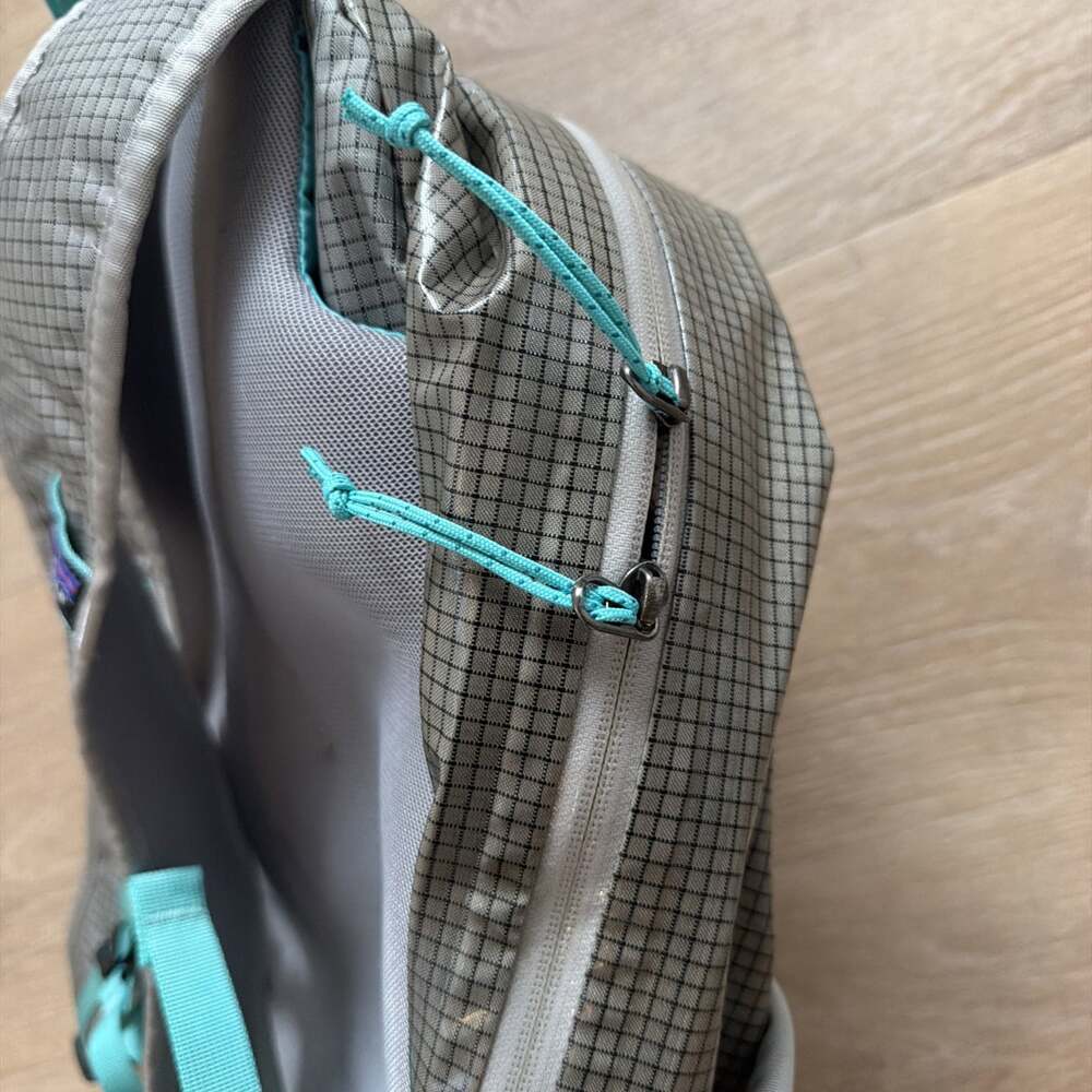 Patagonia Lightweight Black Hole 26L Gray /Green - Picture 7 of 9
